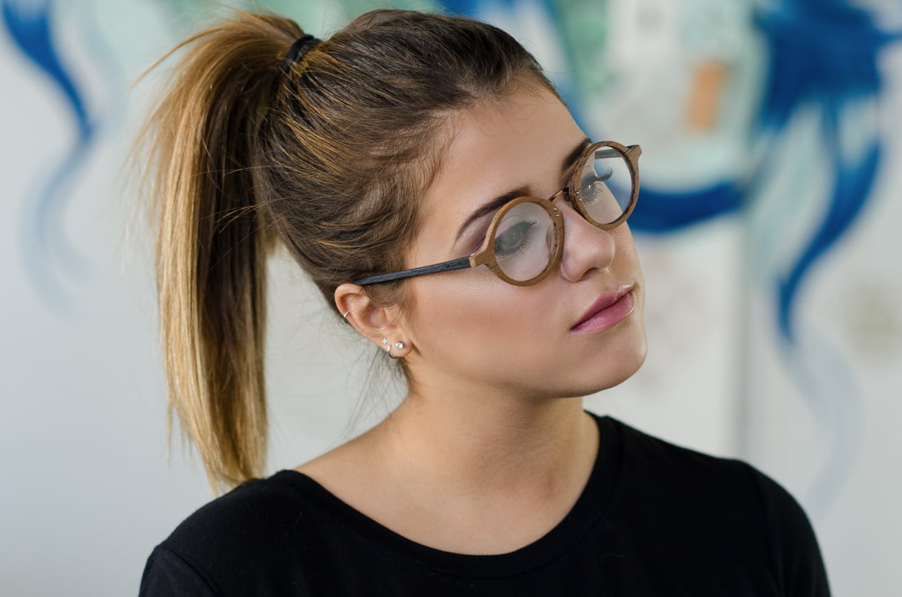 portrait femme lunette nikon 85mm
